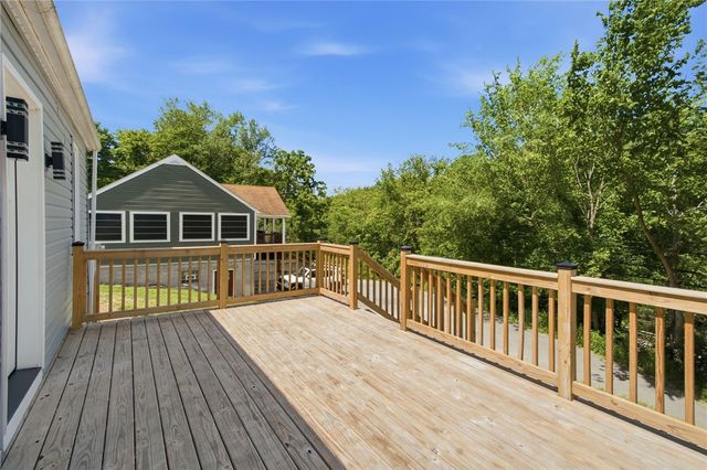 985 Blackhawk Rd, Beaver Falls, PA 15010