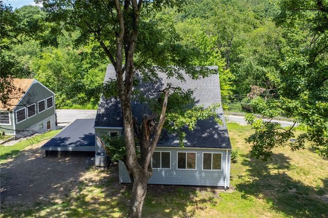 985 Blackhawk Rd, Beaver Falls, PA 15010