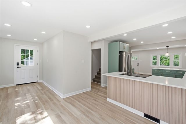 985 Blackhawk Rd, Beaver Falls, PA 15010