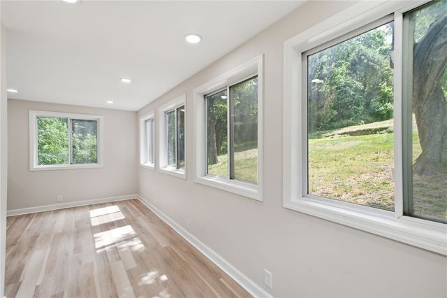 985 Blackhawk Rd, Beaver Falls, PA 15010