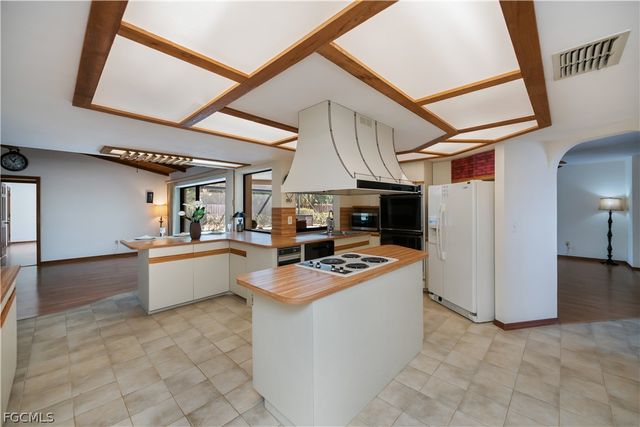 5702 Sandpiper PL, Fort Myers, FL 33919