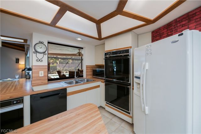 5702 Sandpiper PL, Fort Myers, FL 33919