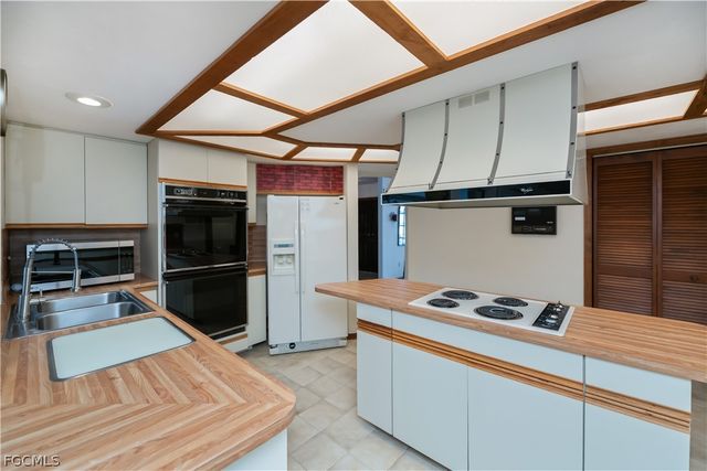 5702 Sandpiper PL, Fort Myers, FL 33919