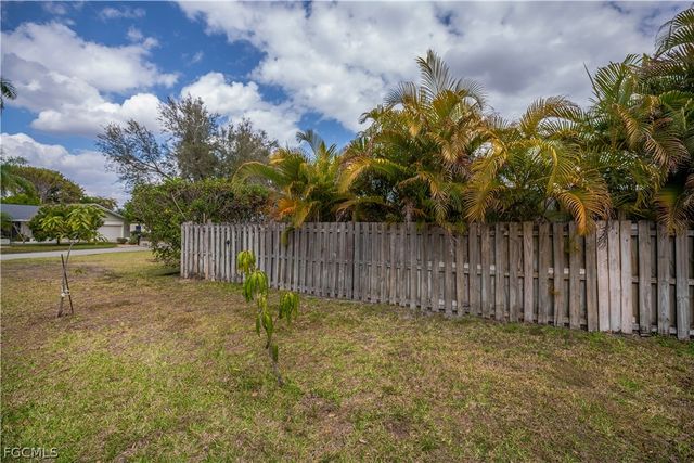 5702 Sandpiper PL, Fort Myers, FL 33919