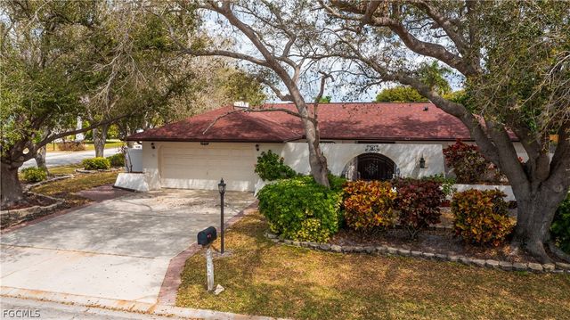 5702 Sandpiper PL, Fort Myers, FL 33919