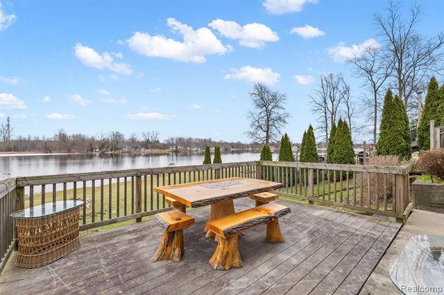 3529 Lakeview Drive, Ortonville, MI 48462