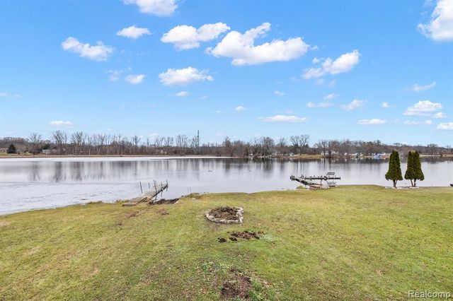 3529 Lakeview Drive, Ortonville, MI 48462