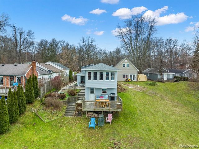 3529 Lakeview Drive, Ortonville, MI 48462