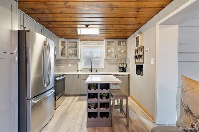 3529 Lakeview Drive, Ortonville, MI 48462
