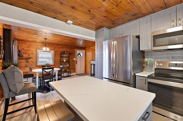 3529 Lakeview Drive, Ortonville, MI 48462