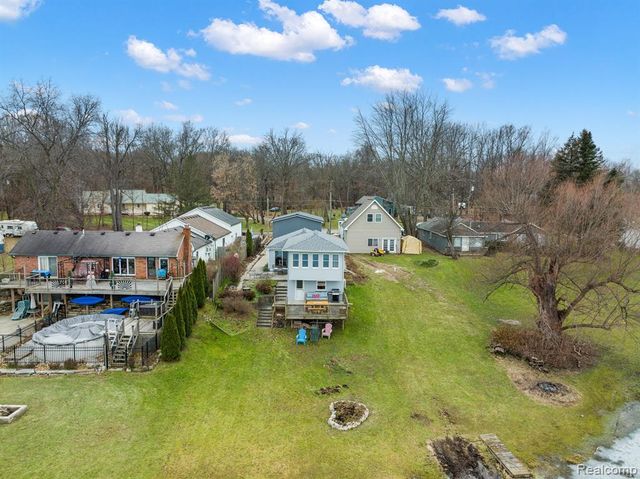 3529 Lakeview Drive, Ortonville, MI 48462