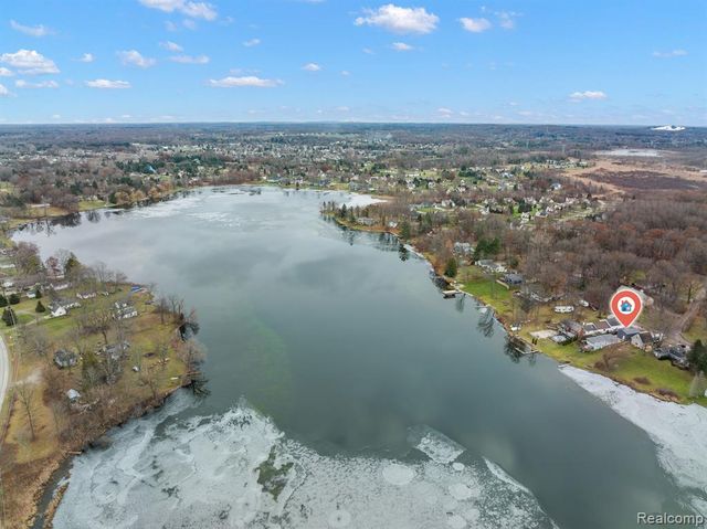 3529 Lakeview Drive, Ortonville, MI 48462