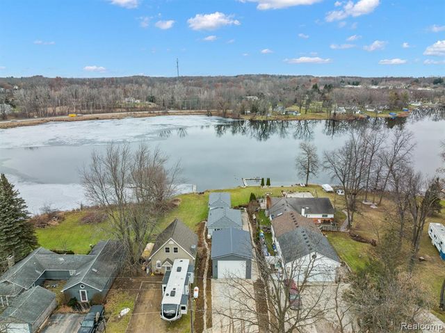 3529 Lakeview Drive, Ortonville, MI 48462