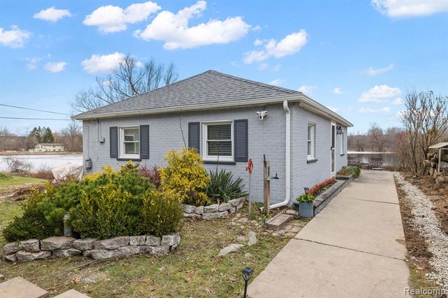 3529 Lakeview Drive, Ortonville, MI 48462