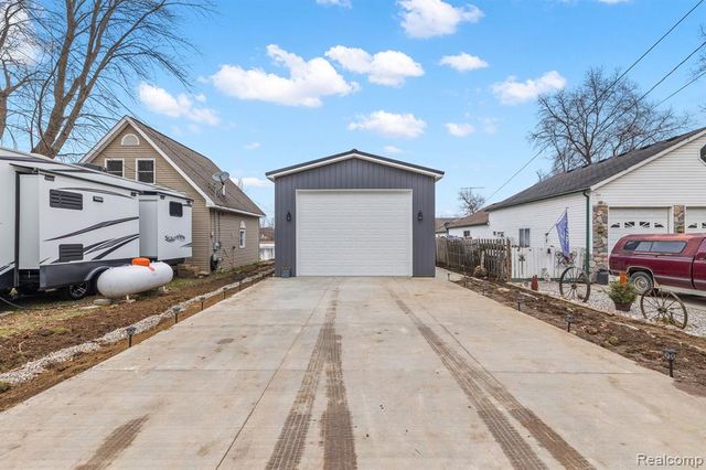 3529 Lakeview Drive, Ortonville, MI 48462