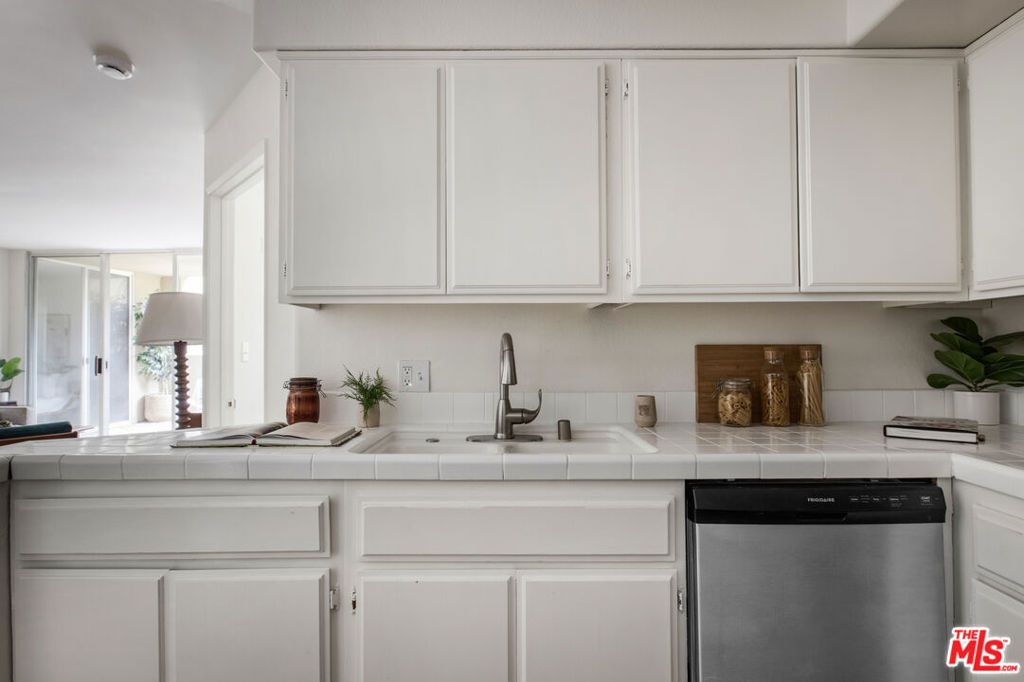 Image 16 of property listing at 6140 Monterey Road 312, Los Angeles, CA 90042