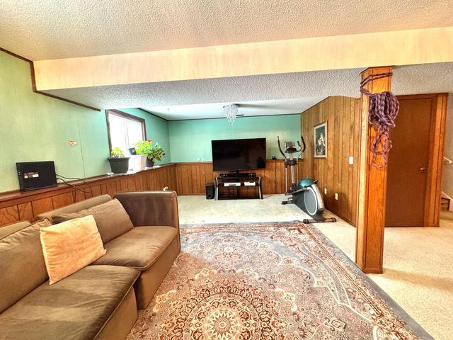 2466 Skillman Avenue E, North Saint Paul, MN 55109