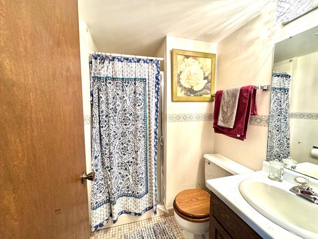 2466 Skillman Avenue E, North Saint Paul, MN 55109