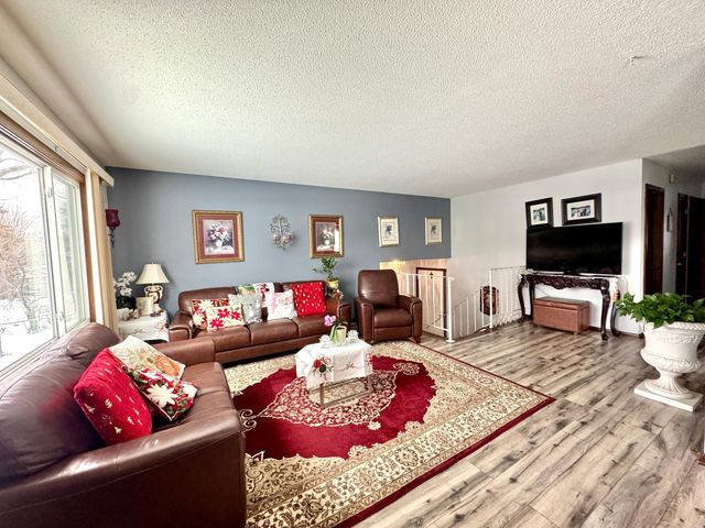 2466 Skillman Avenue E, North Saint Paul, MN 55109