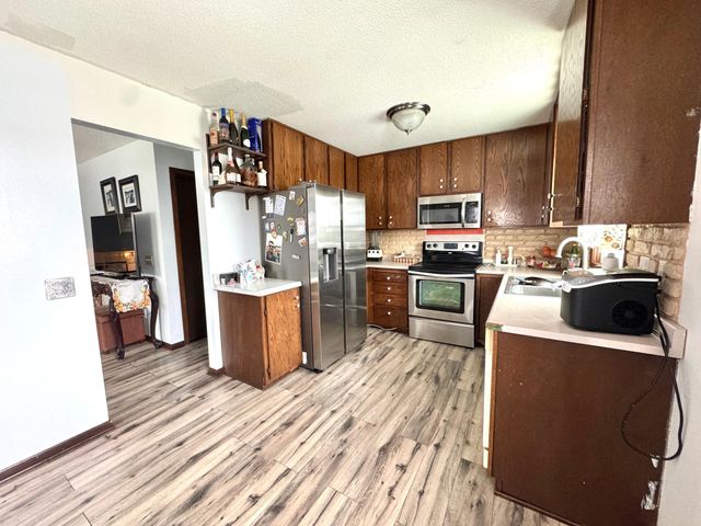 2466 Skillman Avenue E, North Saint Paul, MN 55109