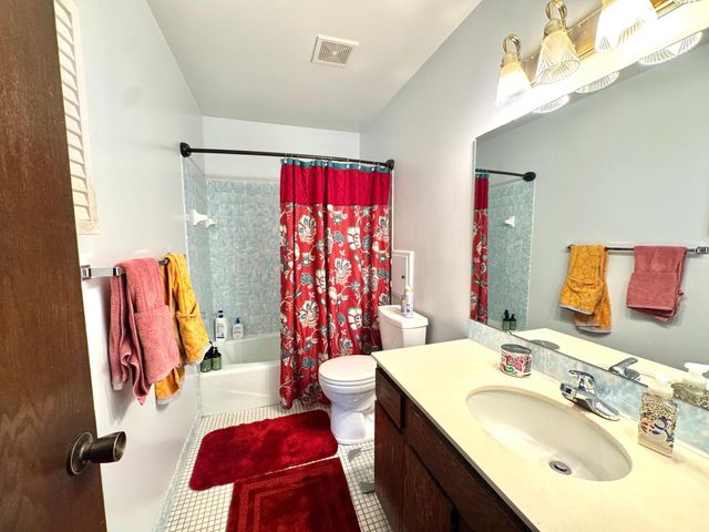 2466 Skillman Avenue E, North Saint Paul, MN 55109