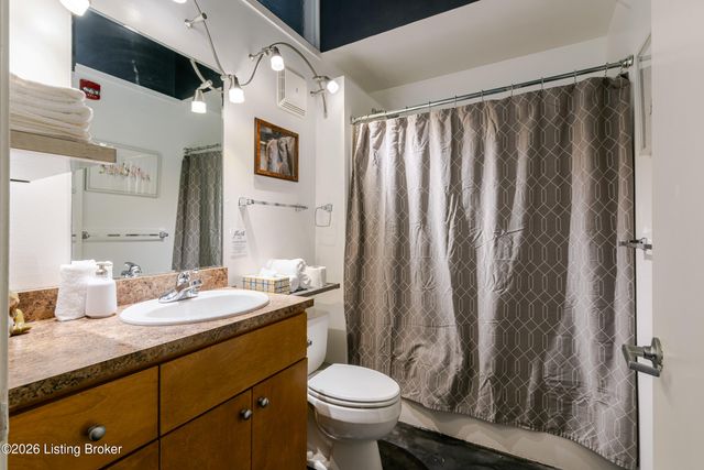 815 W Market St 804, Louisville, KY 40202