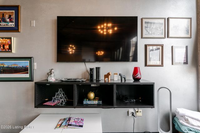 815 W Market St 804, Louisville, KY 40202
