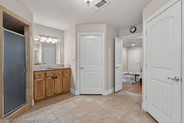 715 Ledanna Drive, Van Buren, AR 72956