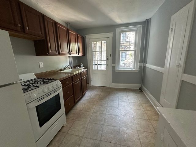 12 Brooks Park 6, Medford, MA 02155