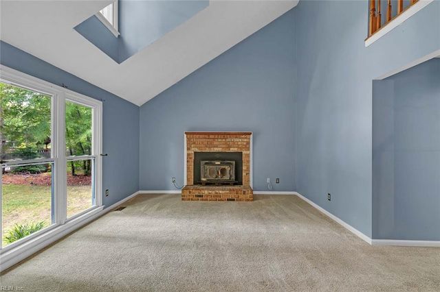 7107 Lord Carrington DR, Gloucester, VA 23061