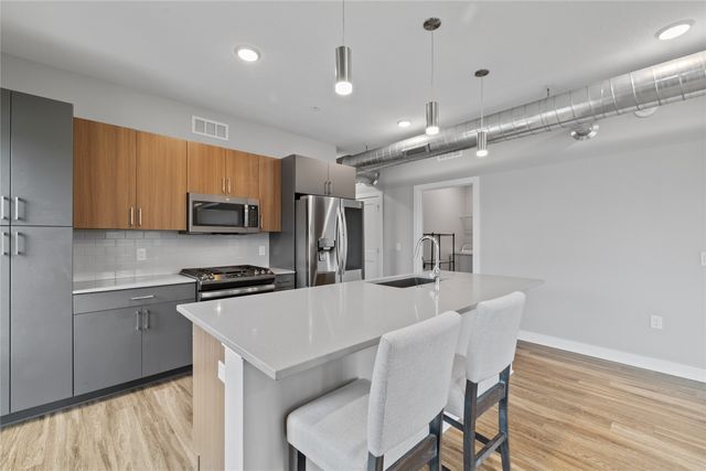 400 SW 7th Street 209, Des Moines, IA 50309