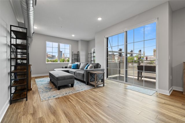 400 SW 7th Street 209, Des Moines, IA 50309