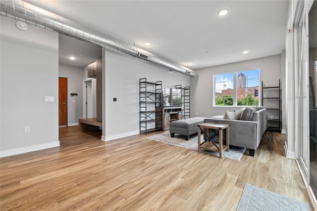 400 SW 7th Street 209, Des Moines, IA 50309