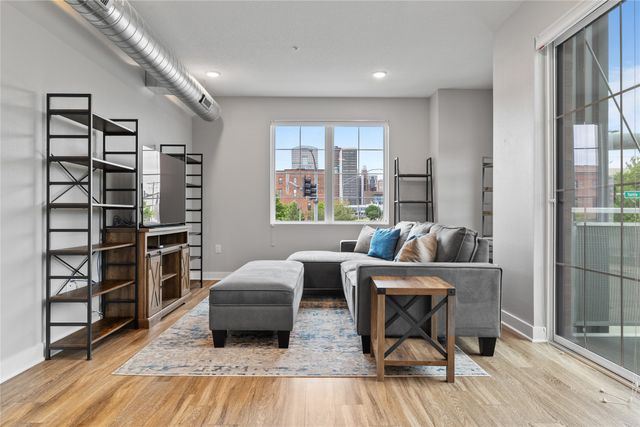 400 SW 7th Street 209, Des Moines, IA 50309