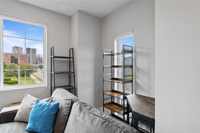 400 SW 7th Street 209, Des Moines, IA 50309