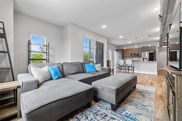 400 SW 7th Street 209, Des Moines, IA 50309