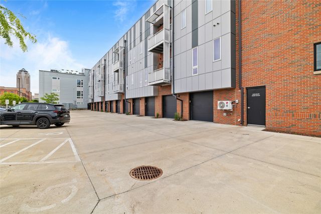 400 SW 7th Street 209, Des Moines, IA 50309