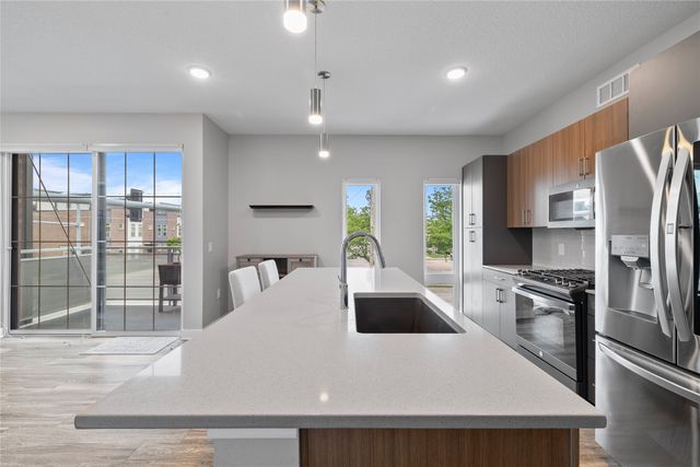 400 SW 7th Street 209, Des Moines, IA 50309