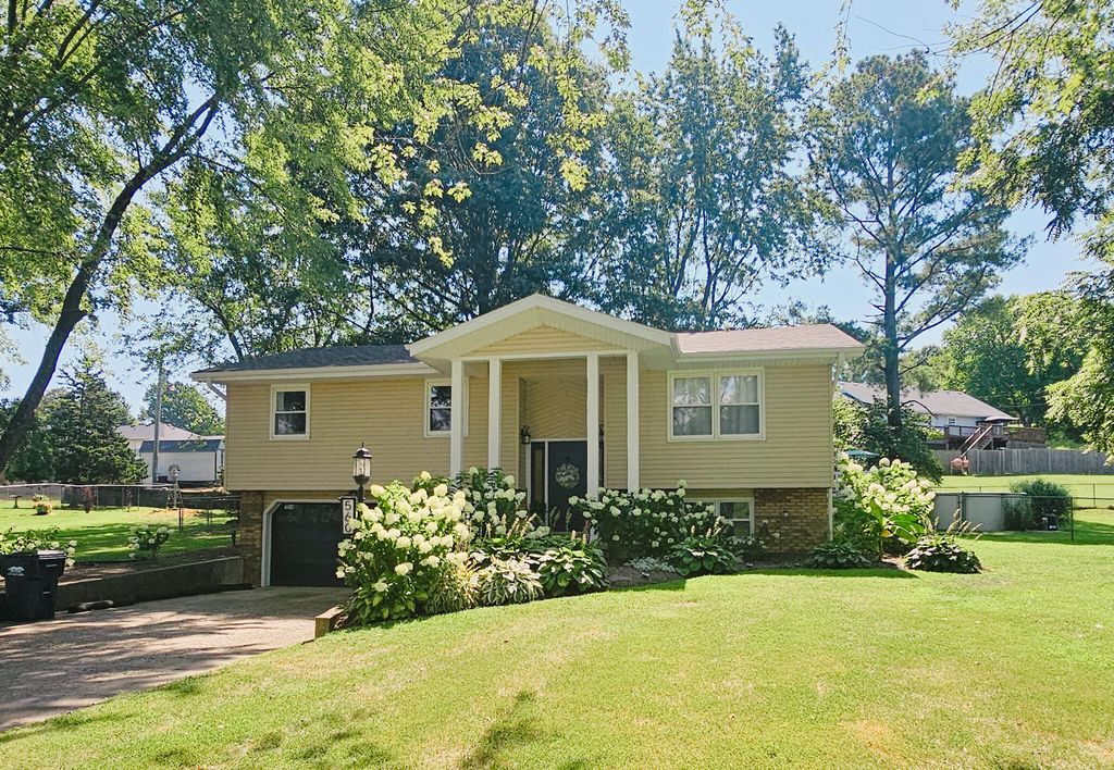 560 W Hubble Drive, Marshfield, MO 65706