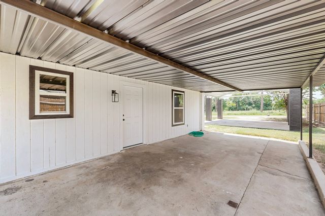 208 Ponderosa Lane, Burleson, TX 76028