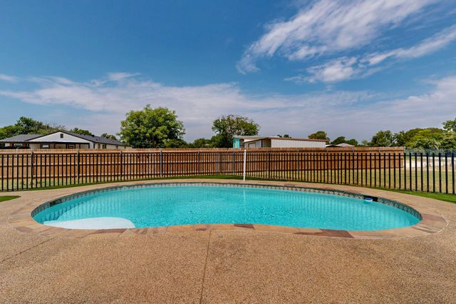 208 Ponderosa Lane, Burleson, TX 76028