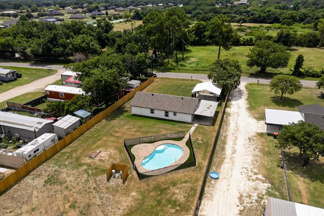208 Ponderosa Lane, Burleson, TX 76028