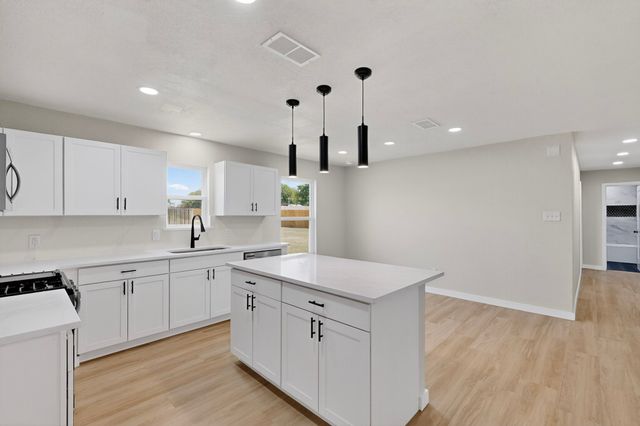208 Ponderosa Lane, Burleson, TX 76028