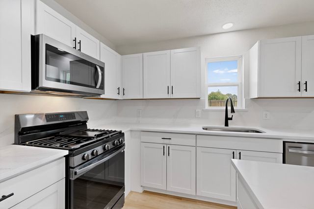 208 Ponderosa Lane, Burleson, TX 76028