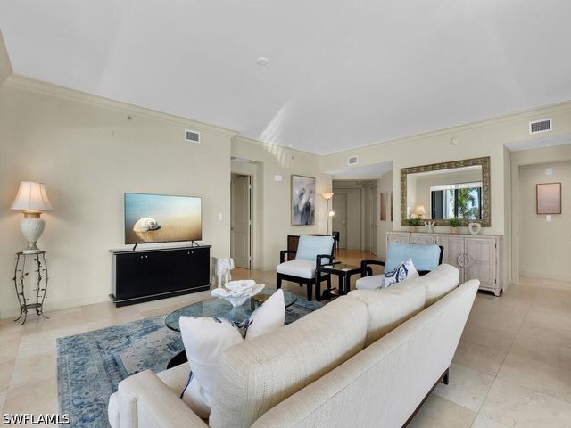 1490 5th AVE S 200A, Naples, FL 34102