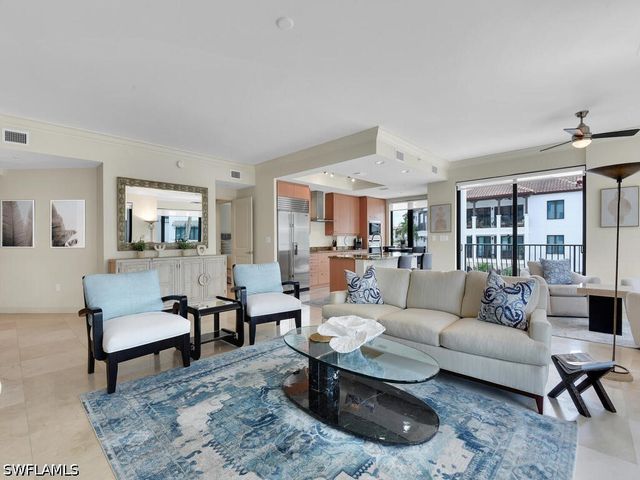 1490 5th AVE S 200A, Naples, FL 34102
