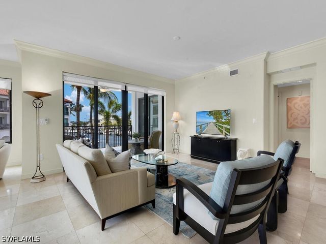 1490 5th AVE S 200A, Naples, FL 34102