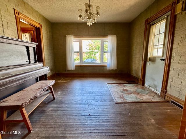 16 Grove Avenue, Glens Falls, NY 12801