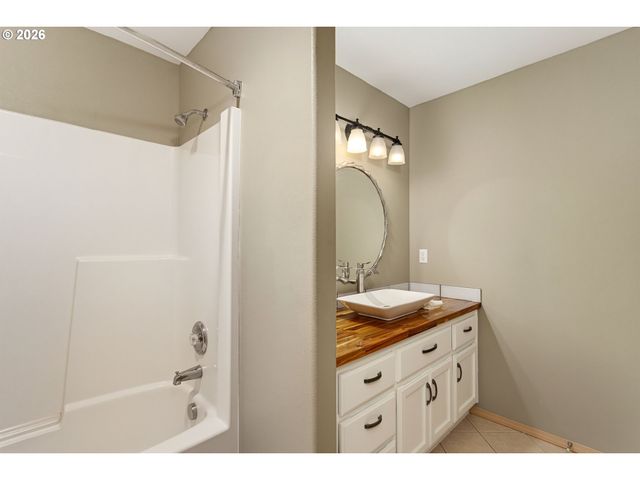 34602 Ne 49TH Pl, La Center, WA 98629
