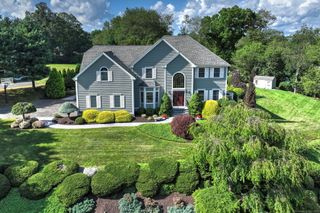 17 Admiral Drive, Monroe, CT 06468